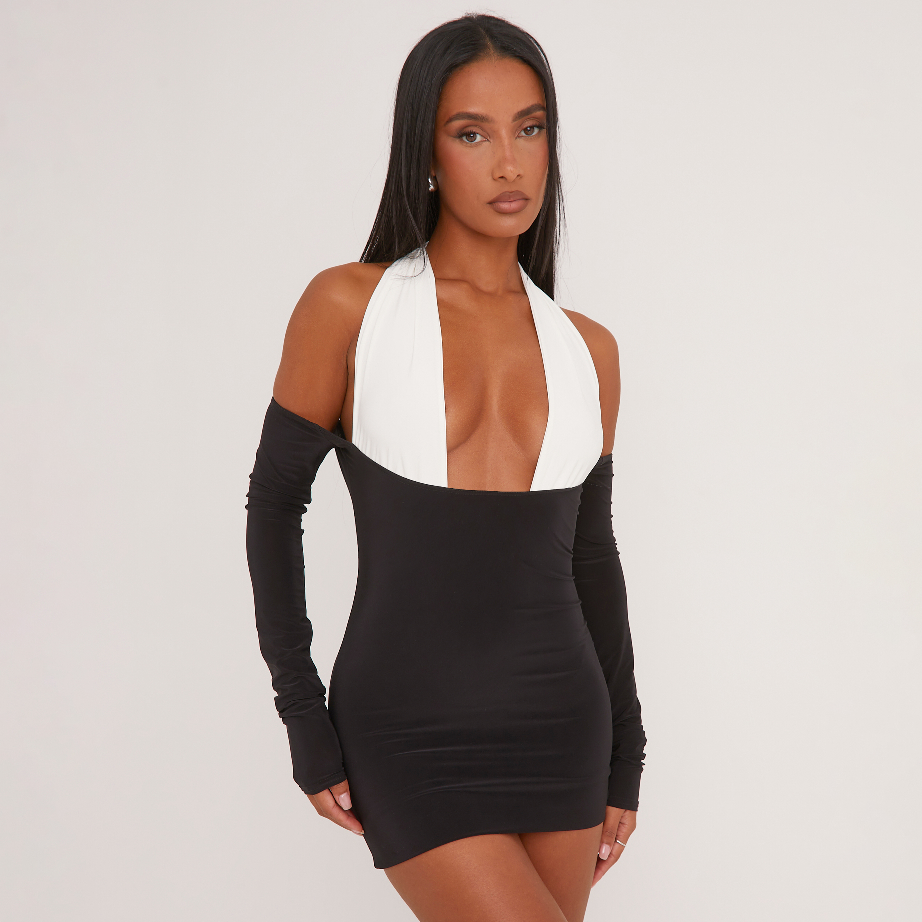 Contrast Plunge Halterneck Cold Shoulder Mini Bodycon Dress In