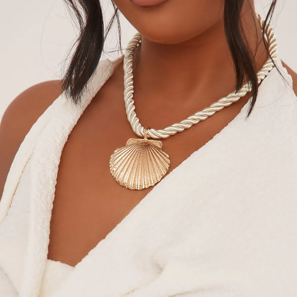 Oversized Shell Rope Necklace In Gold